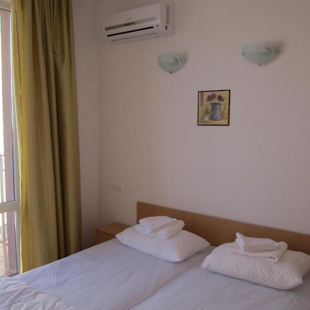 Guest Rooms Venera Primorsko Bagian luar foto