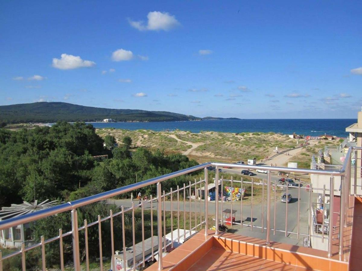 Guest Rooms Venera Primorsko Bagian luar foto