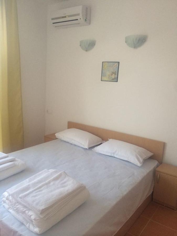 Guest Rooms Venera Primorsko Bagian luar foto