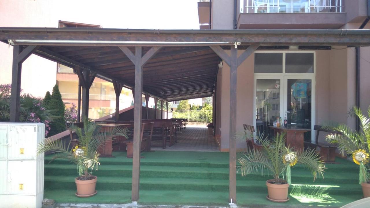 Guest Rooms Venera Primorsko Bagian luar foto