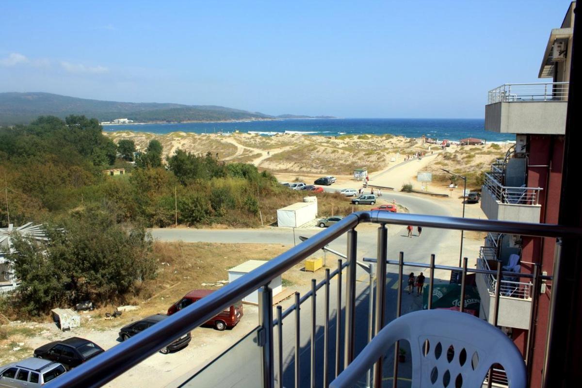 Guest Rooms Venera Primorsko Bagian luar foto