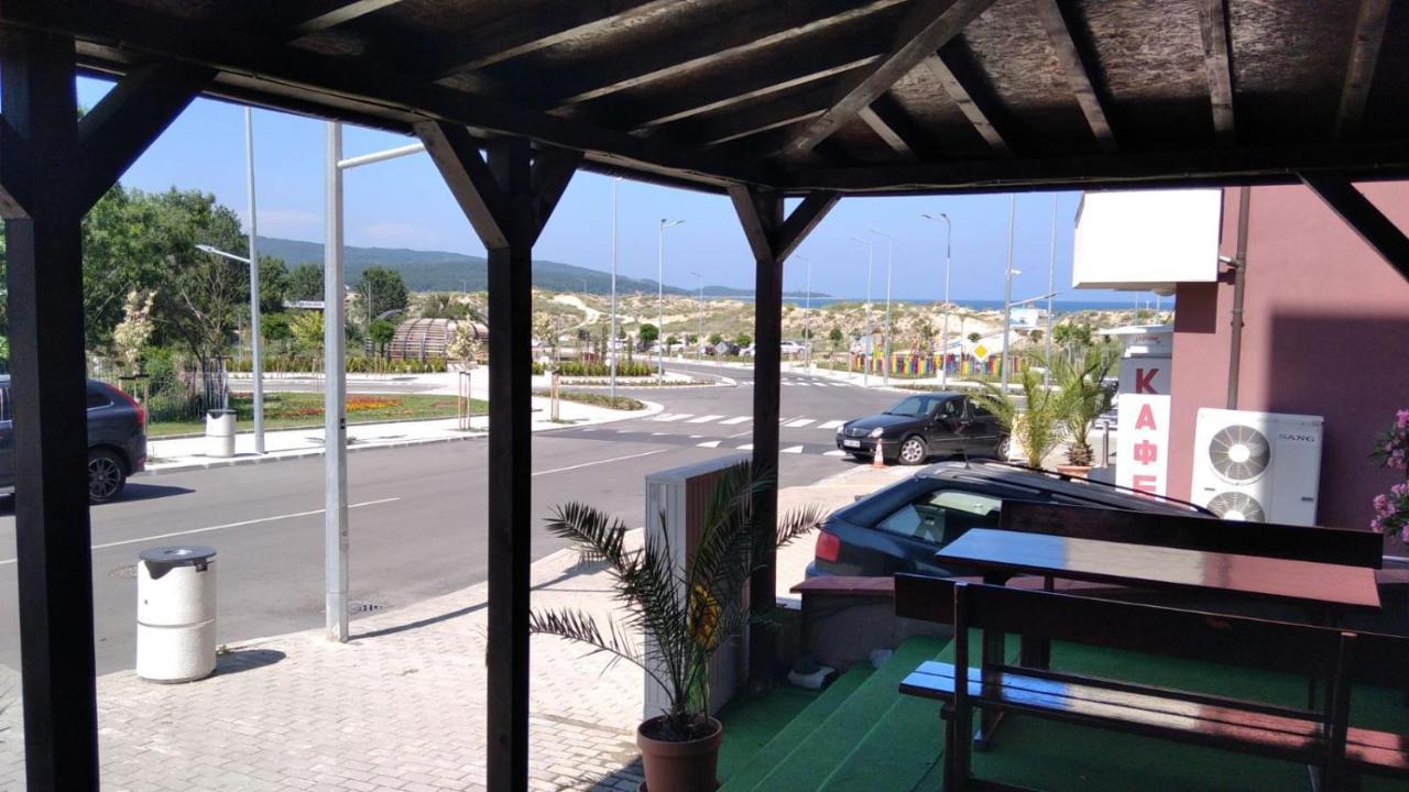 Guest Rooms Venera Primorsko Bagian luar foto