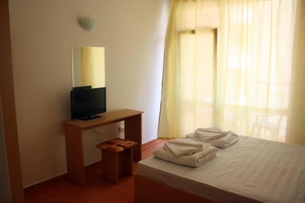 Guest Rooms Venera Primorsko Bagian luar foto