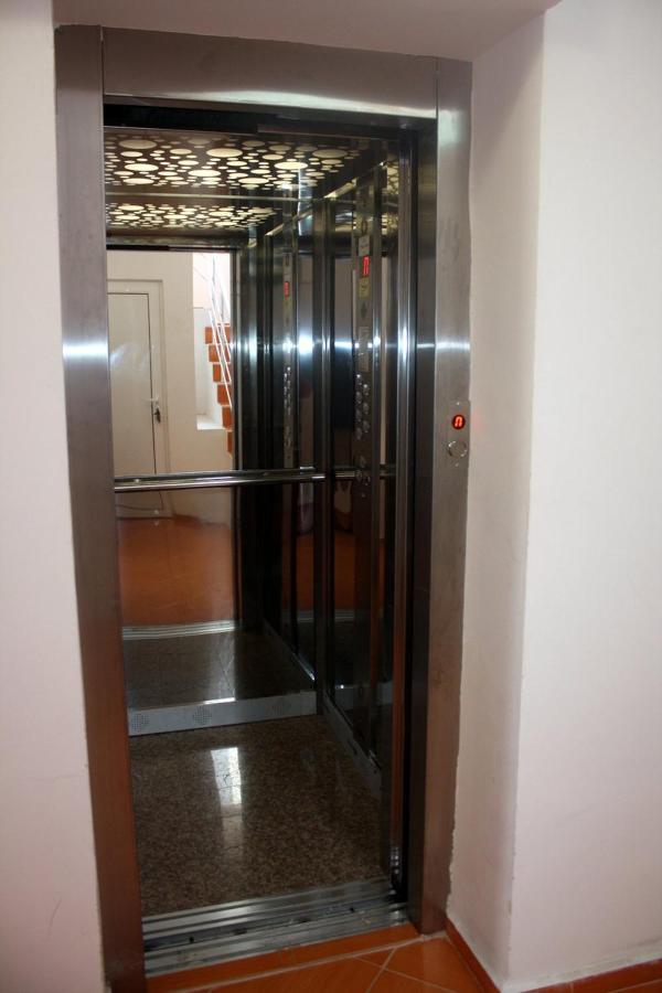 Guest Rooms Venera Primorsko Bagian luar foto