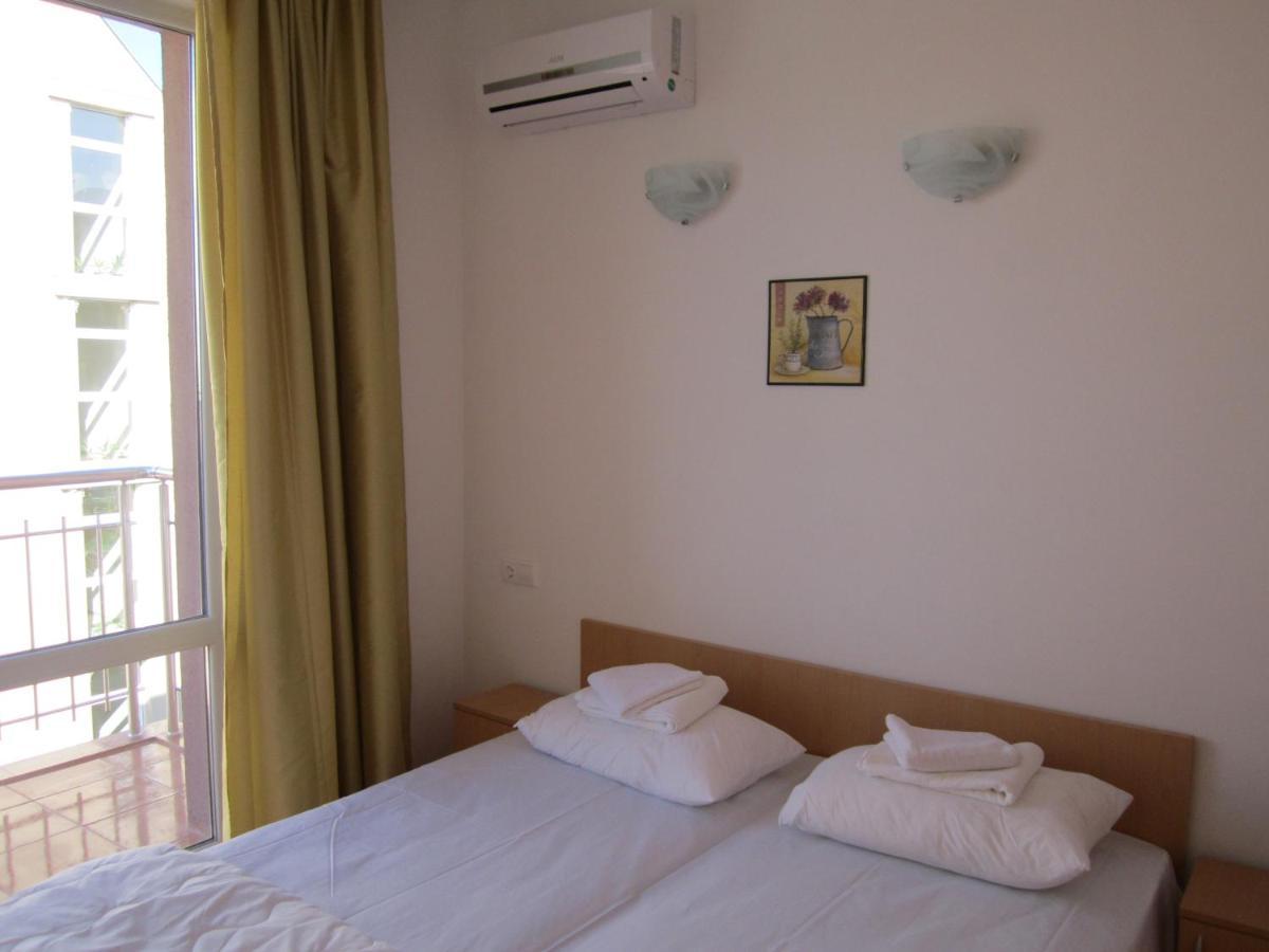 Guest Rooms Venera Primorsko Bagian luar foto